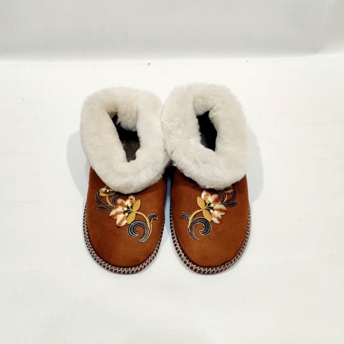 Чуни для малышей из овчины. Натуральные чуни из овчины. Натуральные чуни из овчины. Чуни мужские зимние кожаные. Изделия из овчины краснодар.